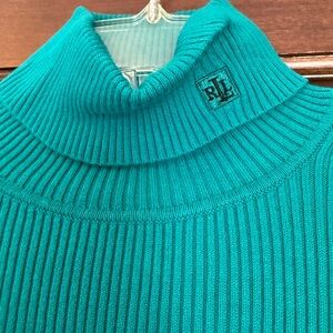 Women's NWT Ralph Lauren Turtleneck Sweater in teal color